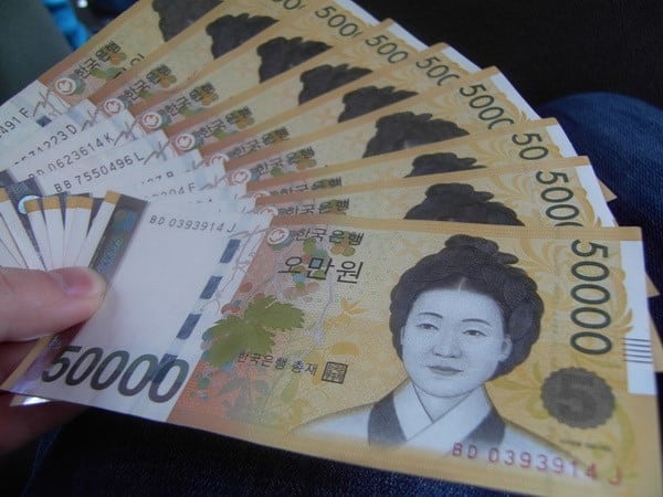 Hình Ảnh Xấp Tiền Hàn Quốc
