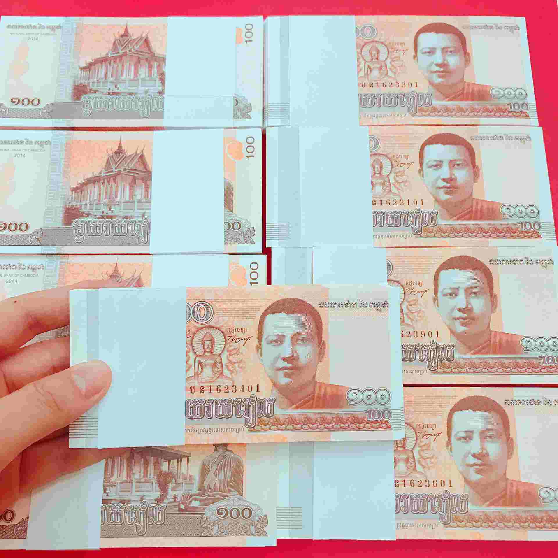Hình Xấp Tiền Campuchia In Hình Phật