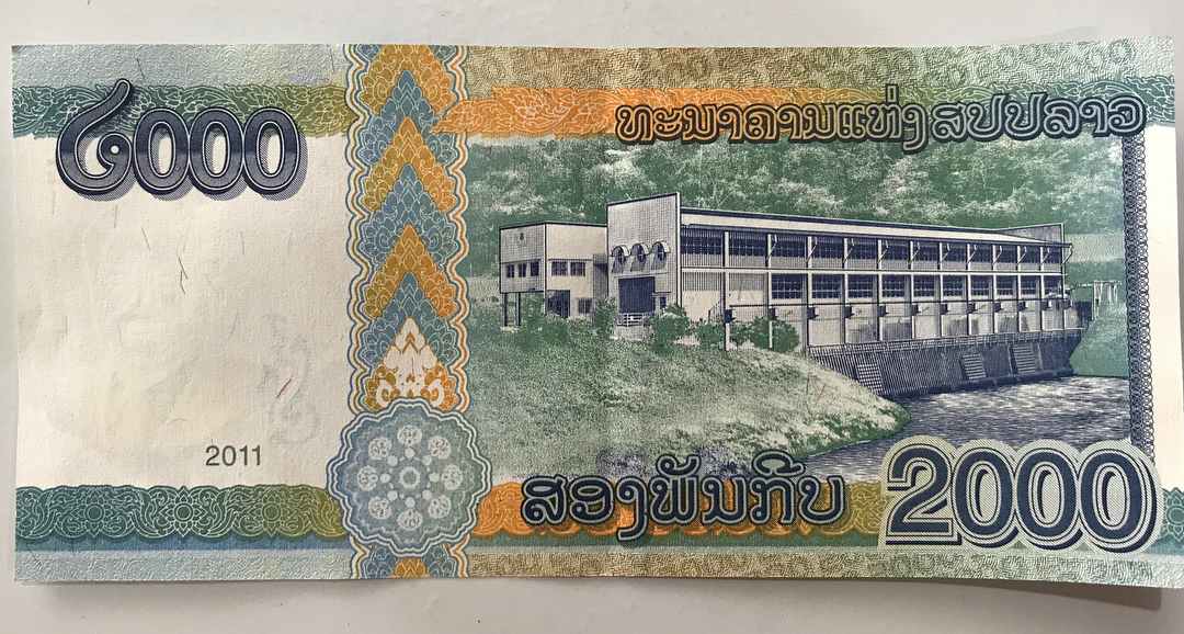 Tiền Lào 2000 mặt sau