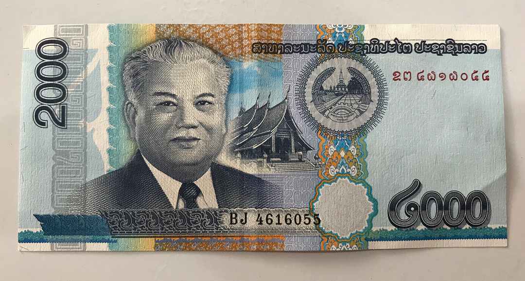 Tiền Lào 2000 mặt trước