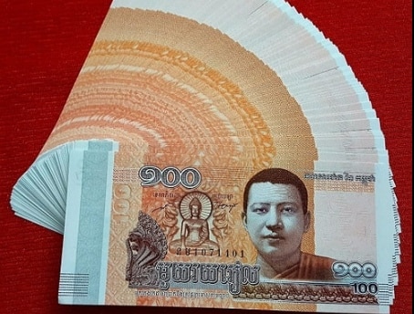 Xấp tiền 100 Riel in hình Phật