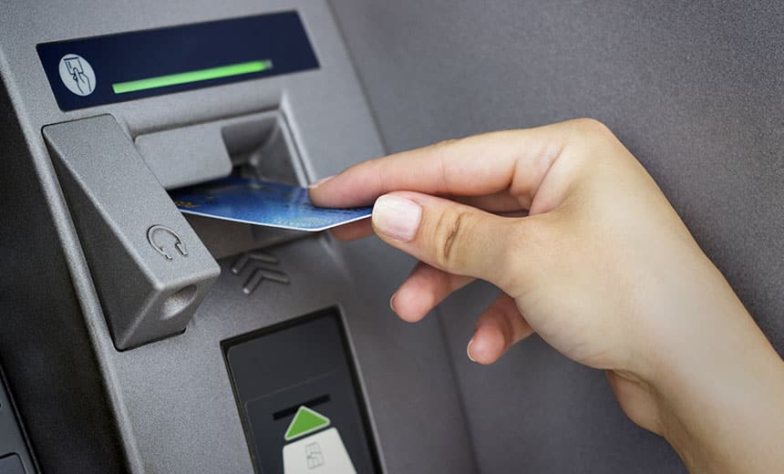 Cách rút tiền mặt thẻ tín dụng từ cây ATM