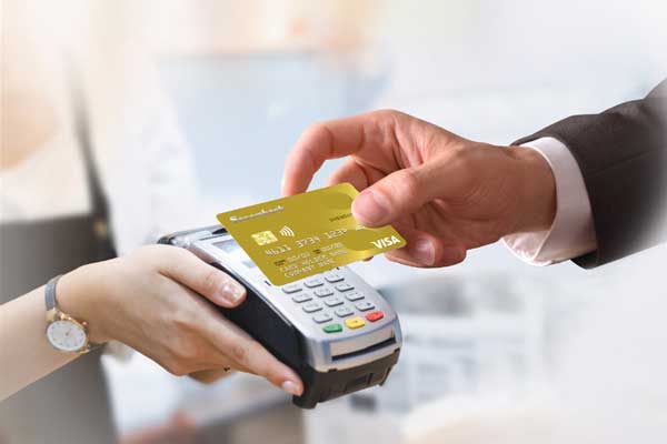 Ngân hàng có quyền khóa thẻ ngay lập tức nếu phát hiện có dấu hiệu gian lận trên thẻ tín dụng của bạn.