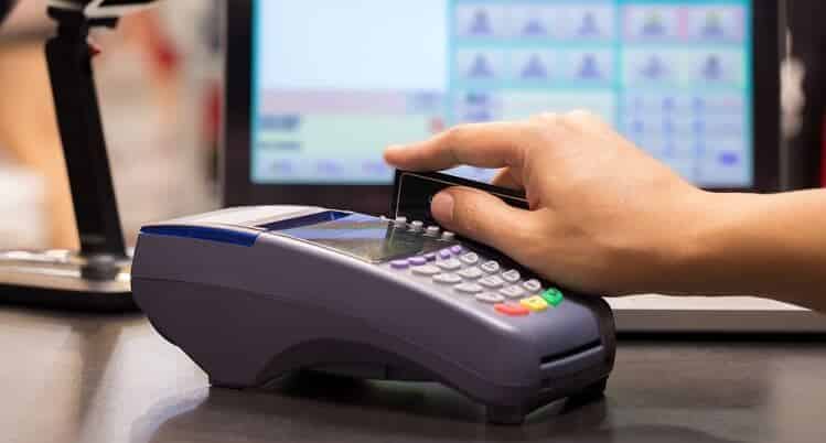 Rút tiền mặt thẻ tín dụng Techcombank qua máy POS