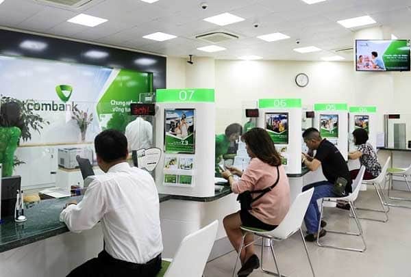 Rút tiền mặt thẻ tín dụng Vietcombank trực tiếp tại ngân hàng