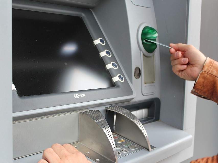 Rút tiền thẻ tín dụng VIB tại cây ATM