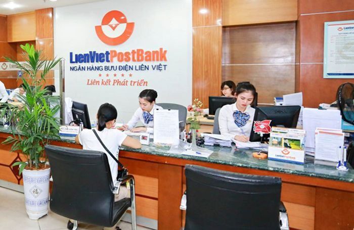 Ngân hàng Thương mại Cổ phần Bưu điện Liên Việt là một ngân hàng tư nhân