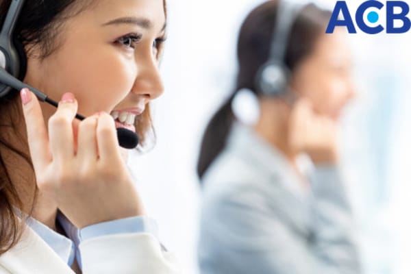 Sau khi gọi vào Hotline ACB, khách hàng nghe và làm theo chỉ dẫn để gặp trực tiếp tổng đài viên